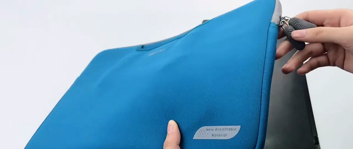Still from the demonstration showing the zipper pulls and bound edge